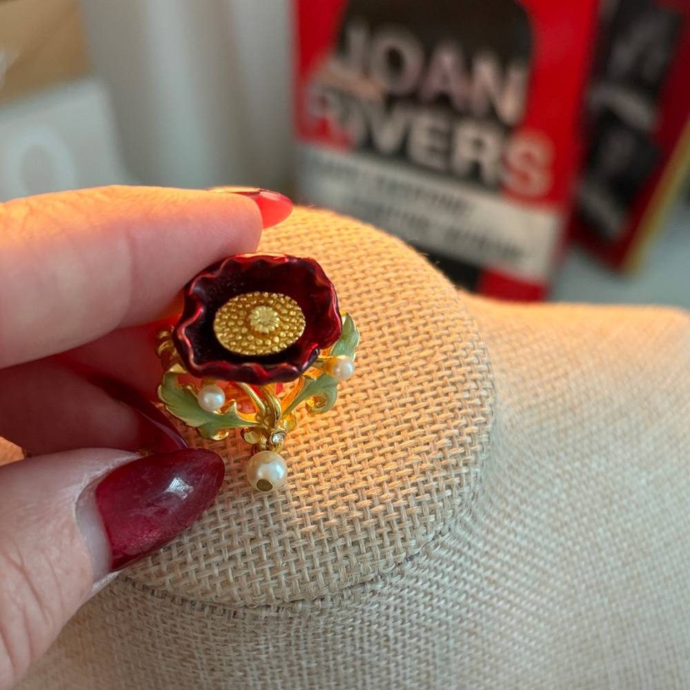 VINTAGE Glamour Joan Rivers Flower Brooch